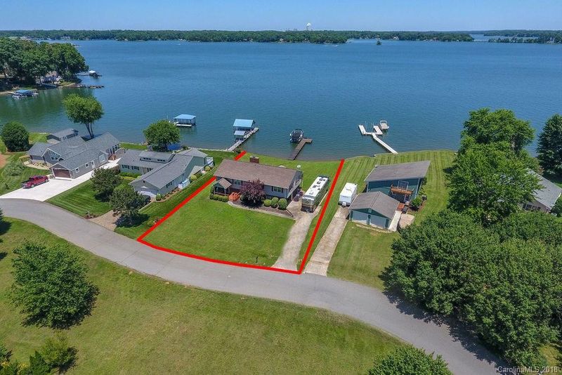 8172 Mountain Shore Dr, Sherrills Ford, NC 28673