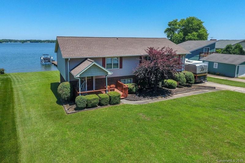 8172 Mountain Shore Dr, Sherrills Ford, NC 28673