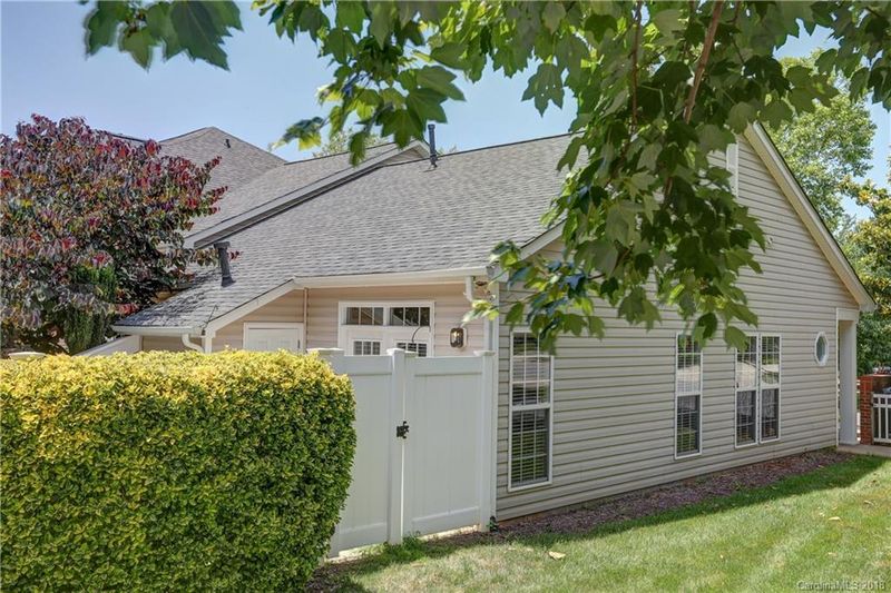 236 Ross Moore Ave, Charlotte, NC 28205