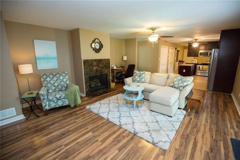 2411 2nd Ave NW, Hickory, NC 28601