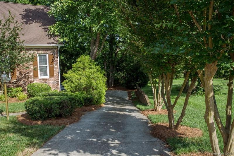 12000 Lavershire Ct, Charlotte, NC 28262