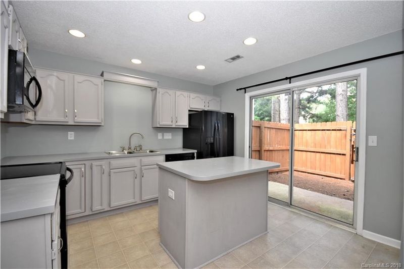 5708 Prescott Ct, Charlotte, NC 28269