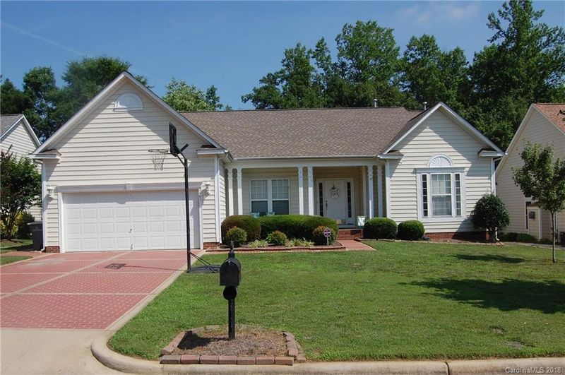 2465 Acadia Ct, Kannapolis, NC 28083