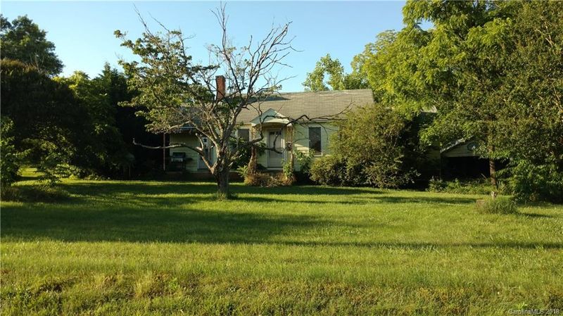 2059 31st Avenue Dr, Hickory, NC 28601