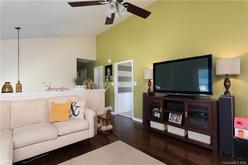233 Arbor Ridge Ct, Mount Holly, NC 28120