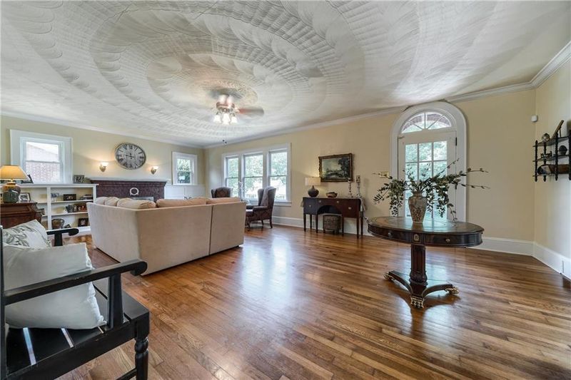 617 1st Ave NW, Hickory, NC 28601