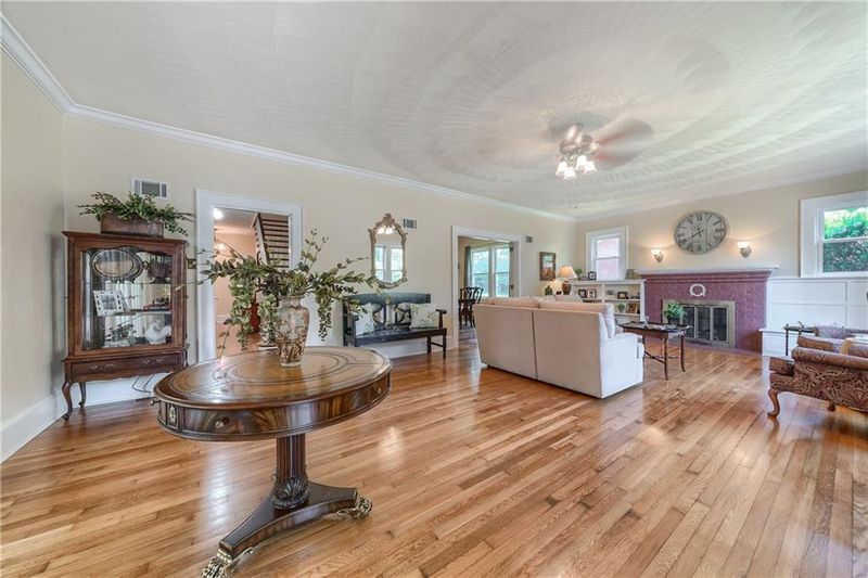 617 1st Ave NW, Hickory, NC 28601