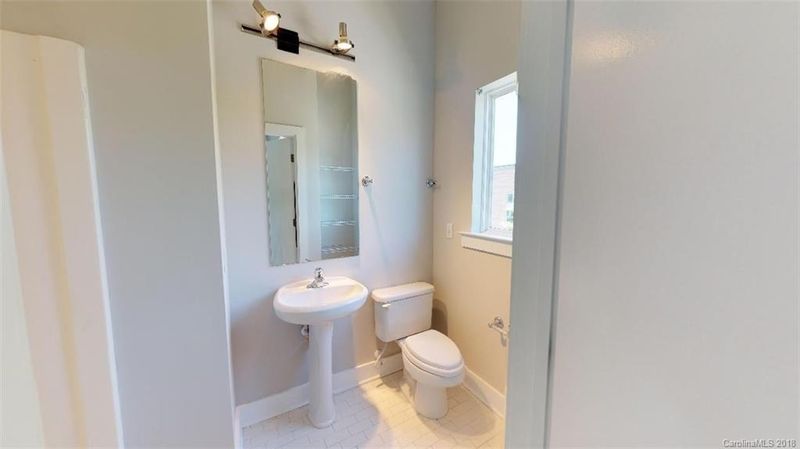 922 W Hill St, Charlotte, NC 28208