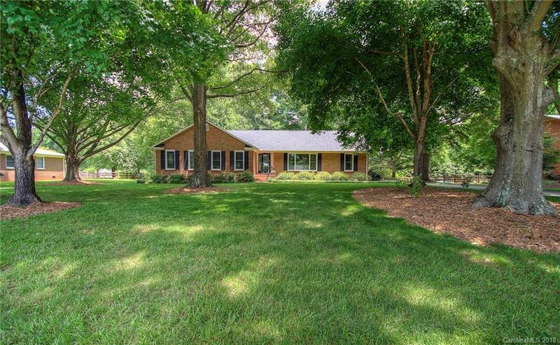 2512 Shelburne Pl, Mint Hill, NC 28227
