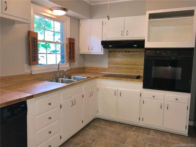 4233 Vinetta Ct, Charlotte, NC 28215