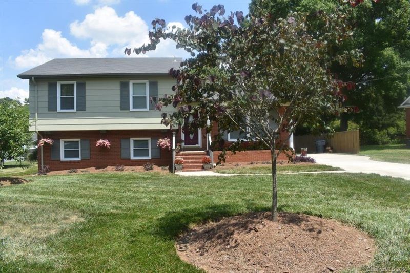 3018 Rosehill Dr, Charlotte, NC 28212