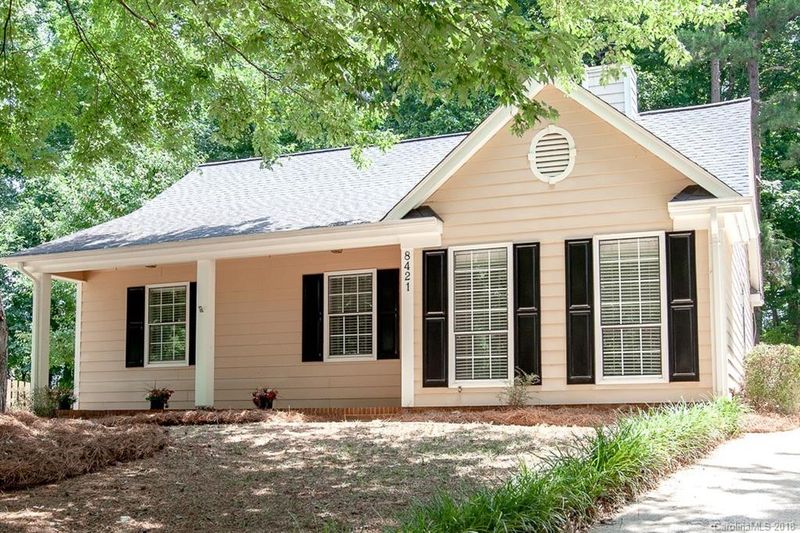 8421 Red Setter Ln, Charlotte, NC 28227
