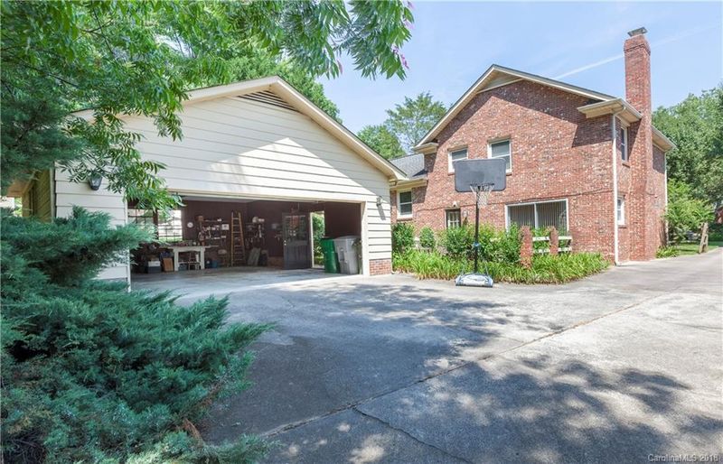 1317 Braeburn Rd, Charlotte, NC 28211