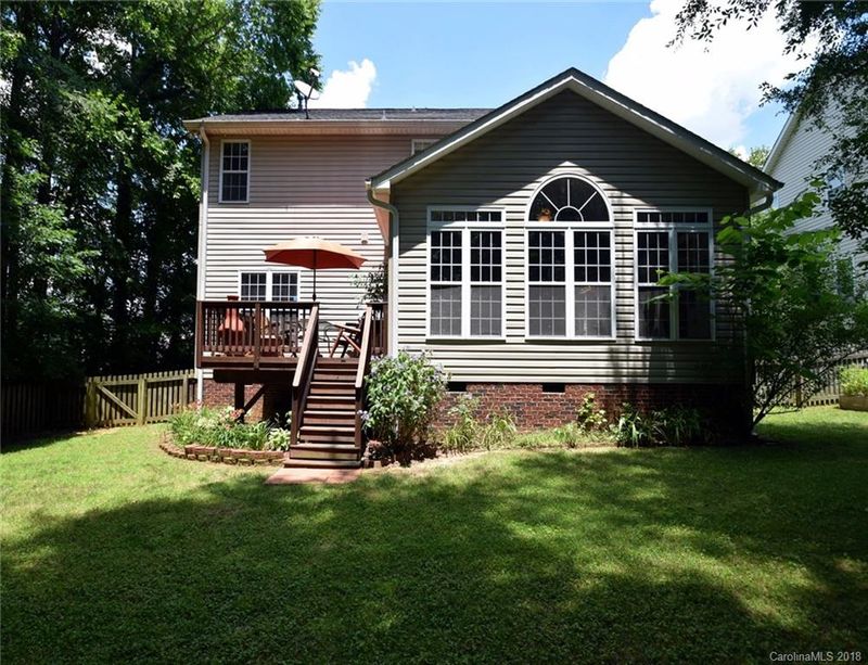2208 Candlelight Woods Dr, Matthews, NC 28105