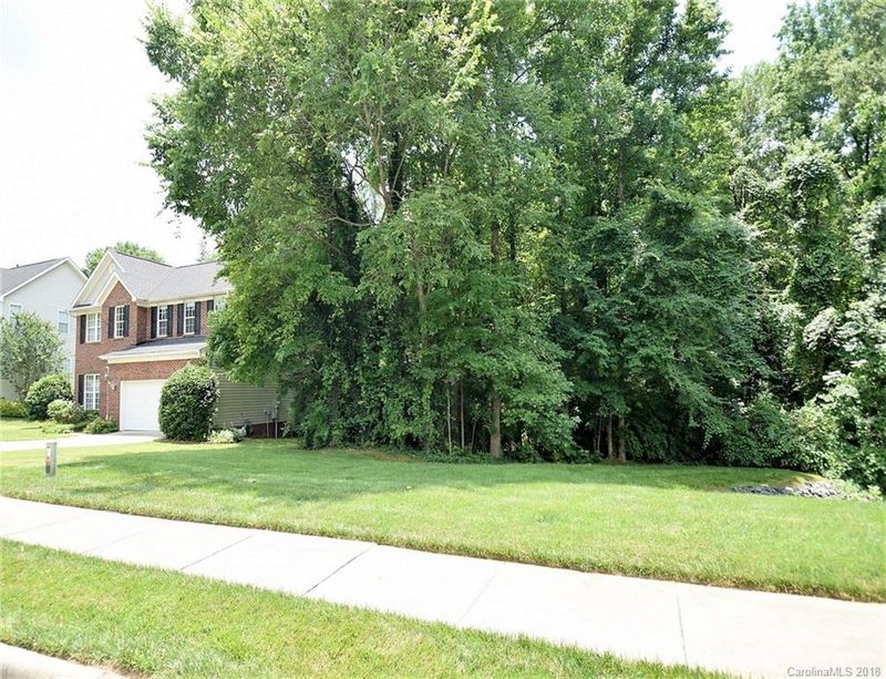 2208 Candlelight Woods Dr, Matthews, NC 28105