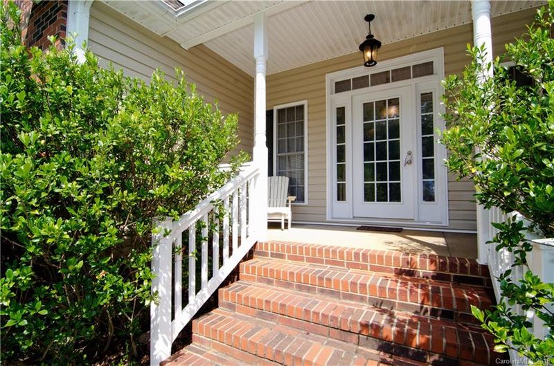 1028 Riddle Oak Ln, Clover, SC 29710