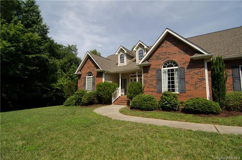 1028 Riddle Oak Ln, Clover, SC 29710