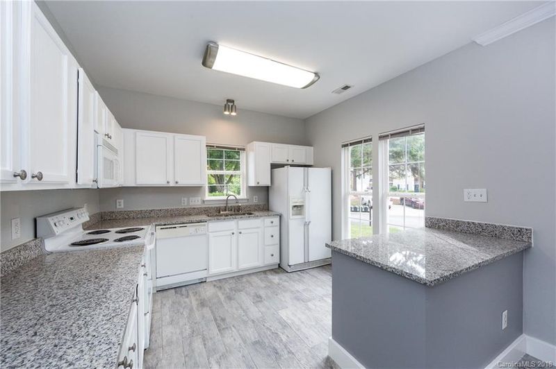 8945 Cinnabay Dr, Charlotte, NC 28216