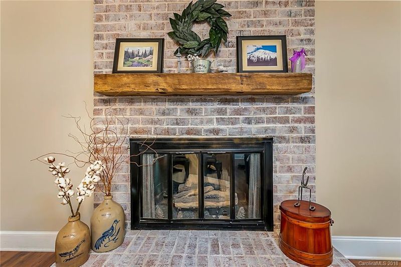 3403 Oxbow Ct, Matthews, NC 28105