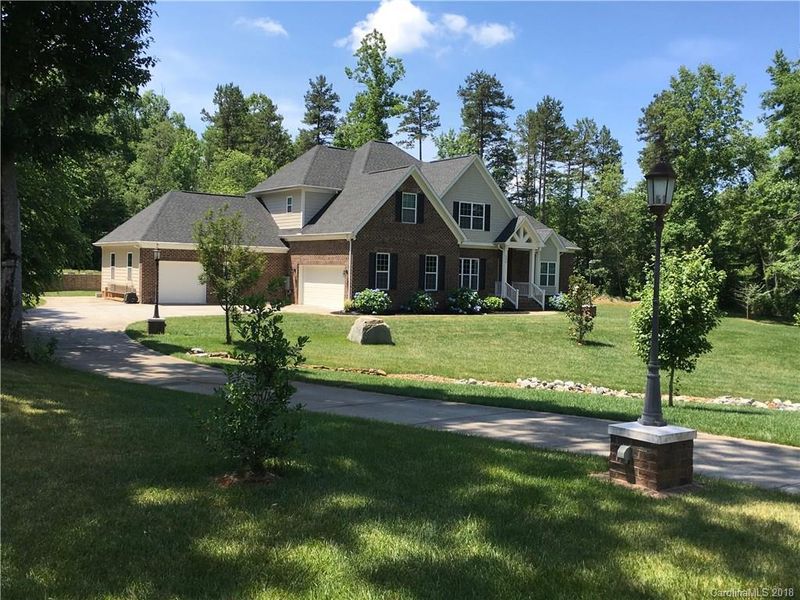 1530 Green Leaf Ln, Denver, NC 28037