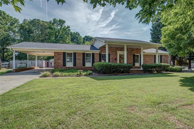 4425 Hickory Grove Rd, Mount Holly, NC 28120