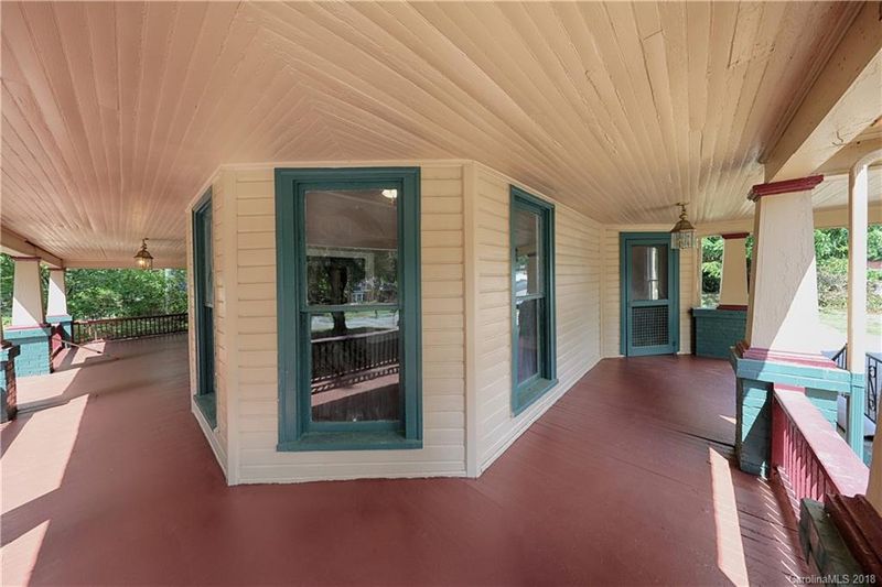 653 Davie Ave, Statesville, NC 28677