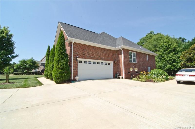 3056 Patrick Place Cir, Clover, SC 29710
