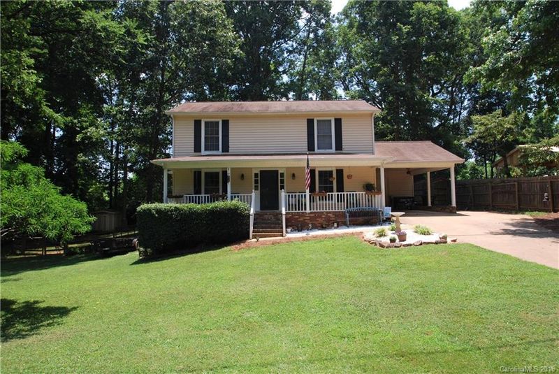 513 Holly Cir, Mount Holly, NC 28120