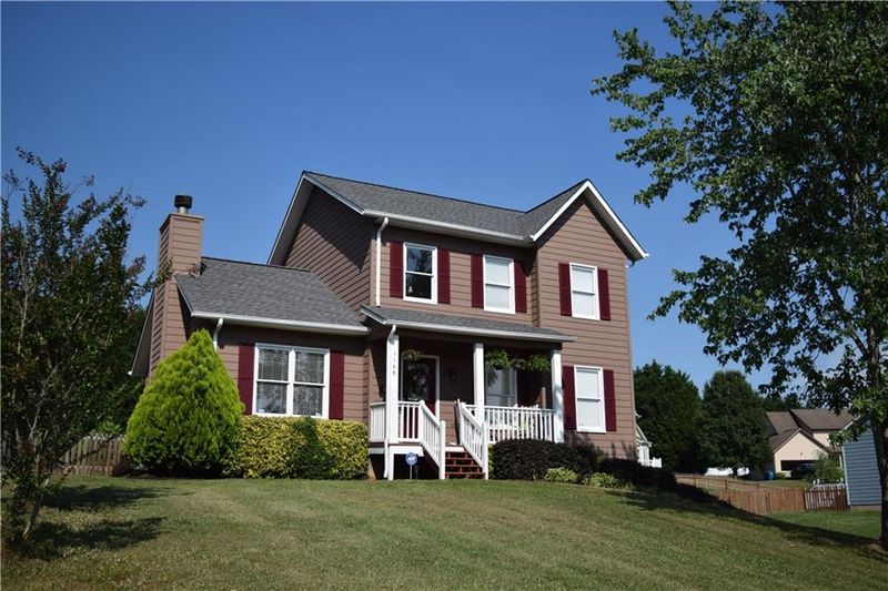 1148 Mulberry Ln, Hickory, NC 28602