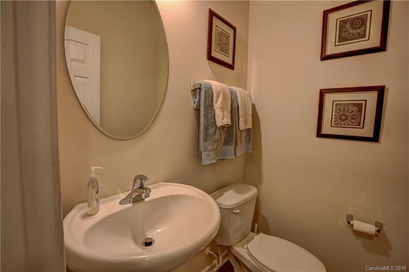10929 Kingsview Dr, Davidson, NC 28036