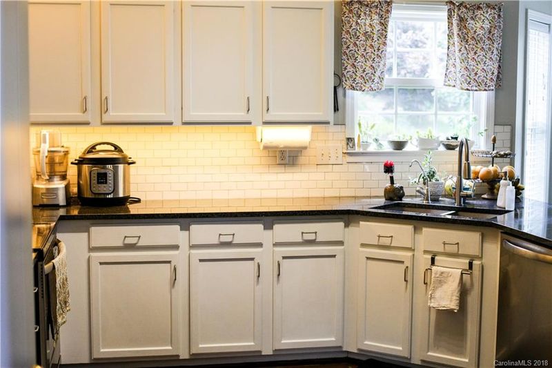 8304 Chatham Oaks Dr, Concord, NC 28027