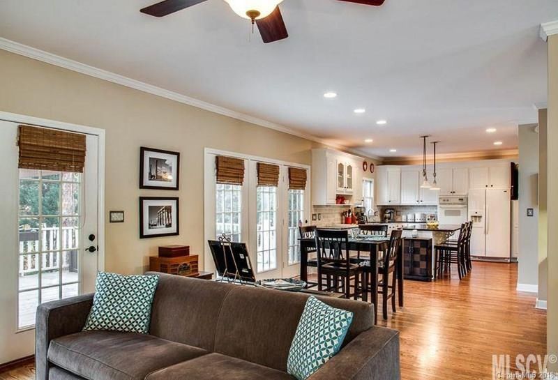 3707 Pinecrest Dr NE, Hickory, NC 28601