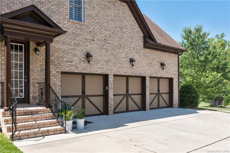 1014 Westbury Dr, Matthews, NC 28104