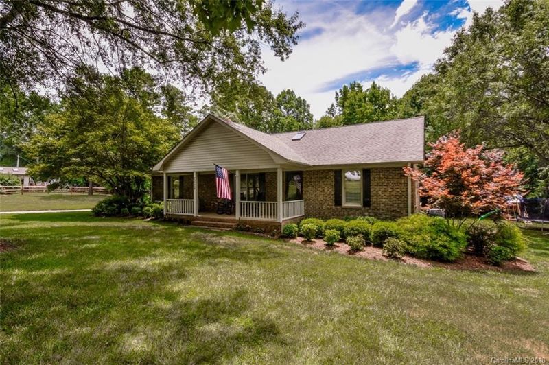 7624 Deer Track Dr, Denver, NC 28037