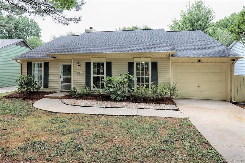 7924 Langford Ct, Charlotte, NC 28227