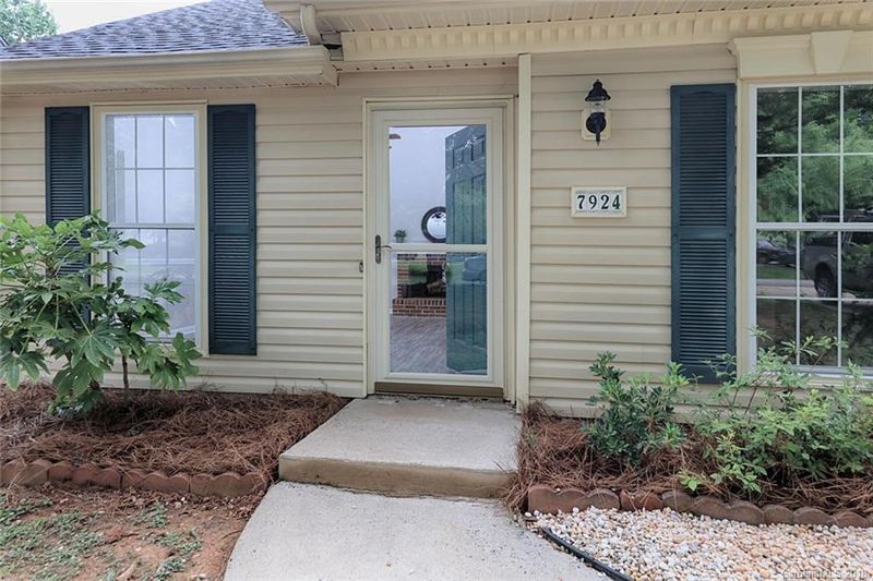 7924 Langford Ct, Charlotte, NC 28227