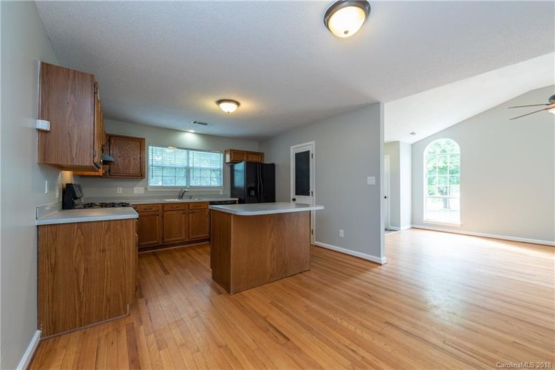 9325 Oren Thompson Rd, Charlotte, NC 28213