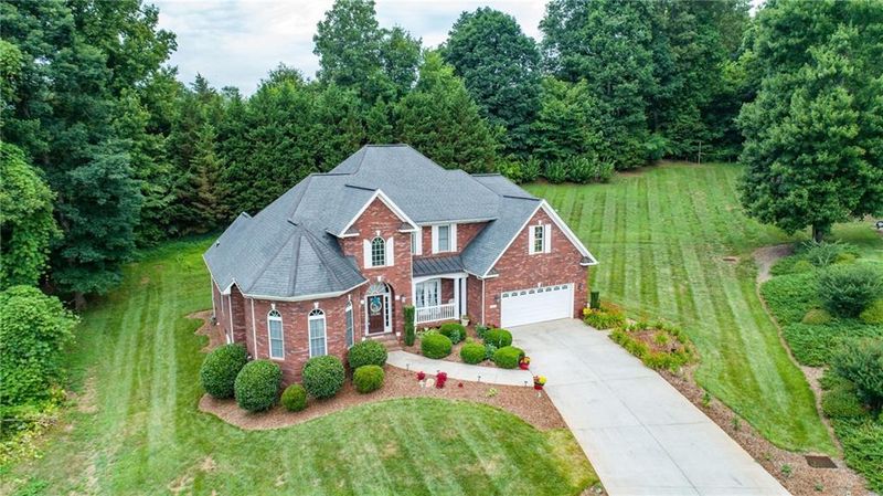 2665 Williamsburg Dr, Claremont, NC 28610