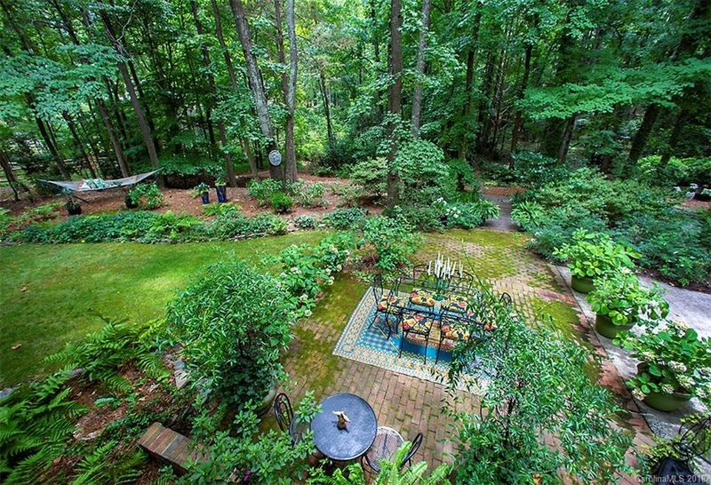 400 Abbotsford Ct, Charlotte, NC 28270