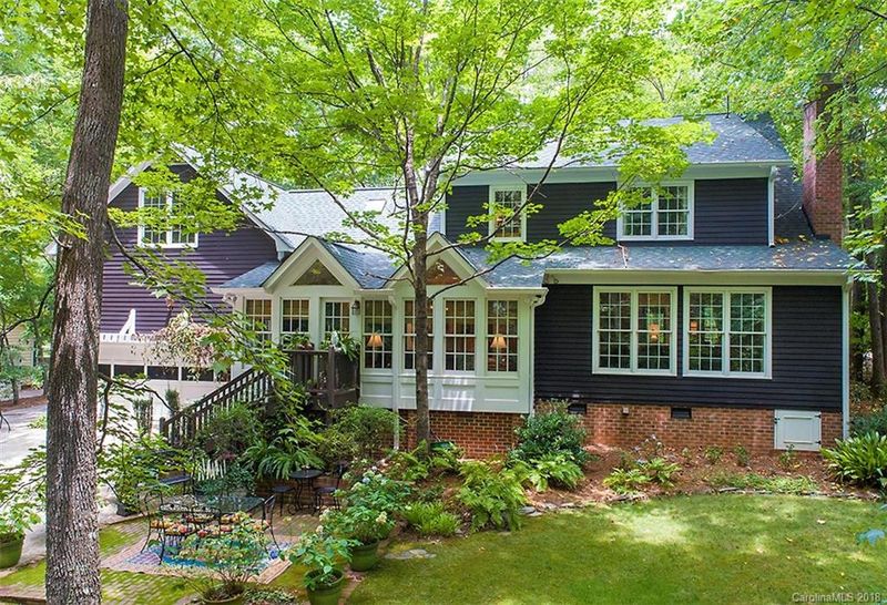 400 Abbotsford Ct, Charlotte, NC 28270