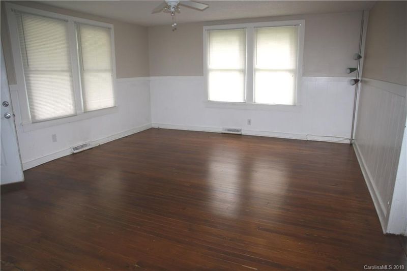 1019 W 6th Ave, Gastonia, NC 28052