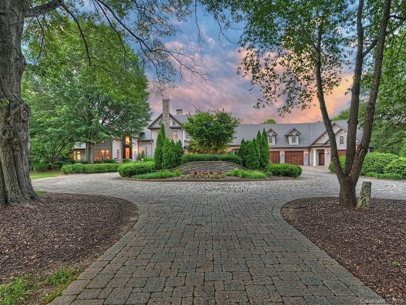 8556 Dog Leg Rd, Sherrills Ford, NC 28673