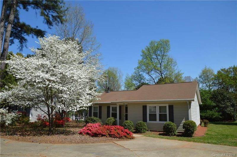 608 Ole Lamp Ln, Gastonia, NC 28056