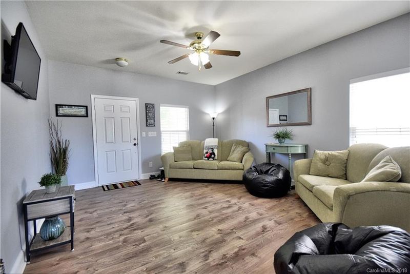 240 Ranlo Ave, Gastonia, NC 28054