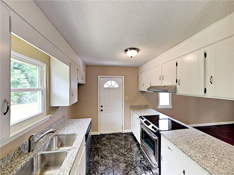 5320 Rolling Oak Ln, Charlotte, NC 28227