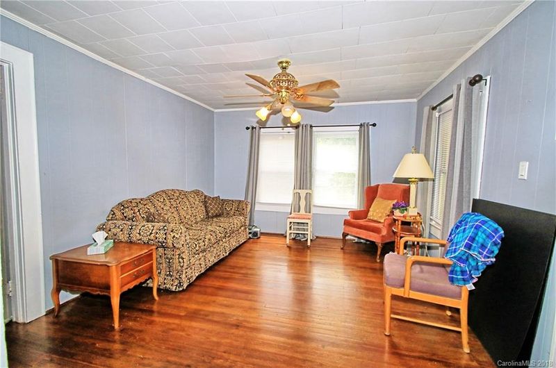 111 Robinson Clemmer Rd, Dallas, NC 28034