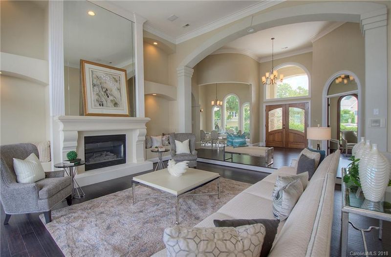 15904 Riverpointe Dr, Charlotte, NC 28278