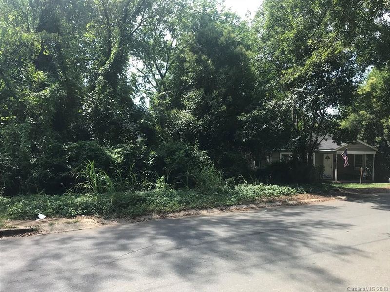 2442 Columbus Cir, Charlotte, NC 28208