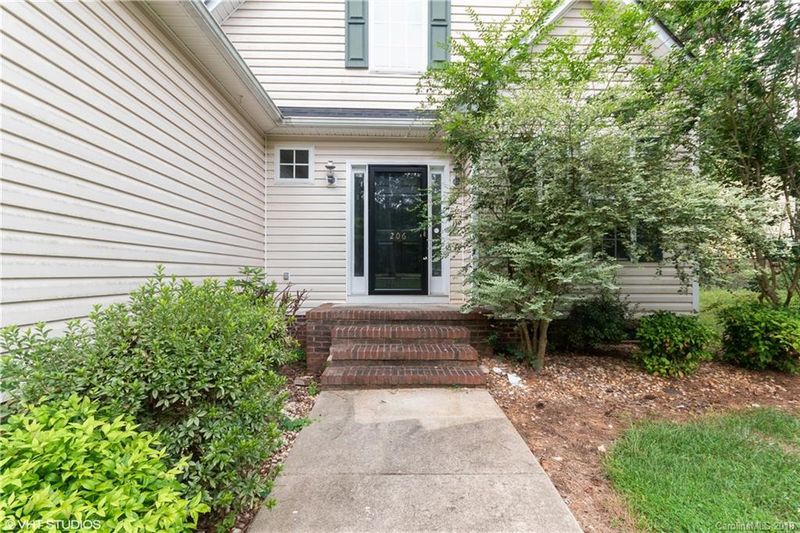 206 Spicewood Cir, Troutman, NC 28166