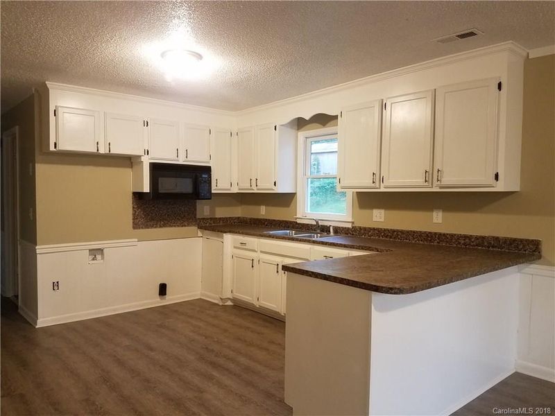 513 Cloninger St, Dallas, NC 28034